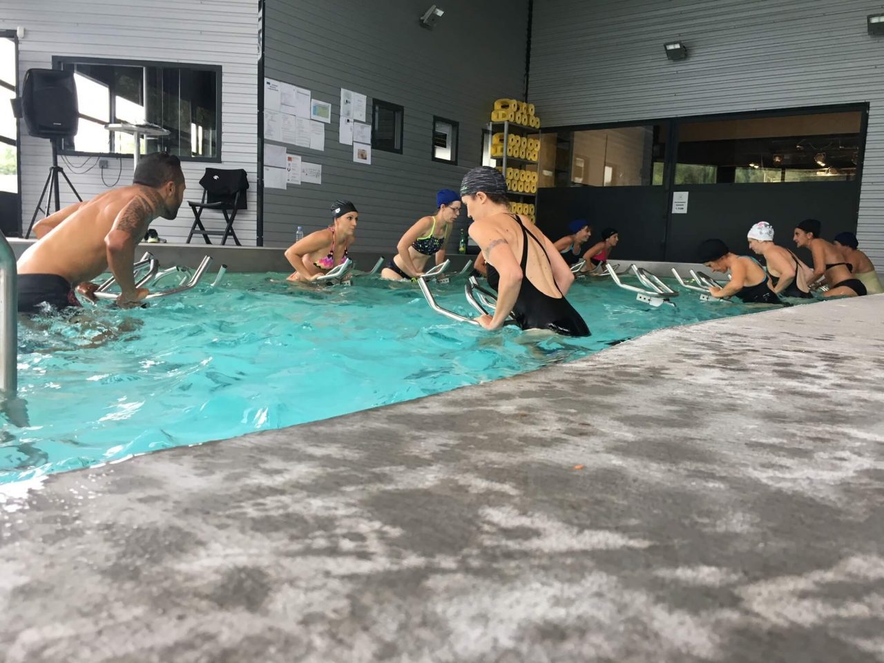 Cours collectif dans la piscine de Gymnesia Crolles
